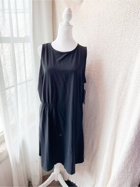 Zella Black Sleeveless Midi Dress